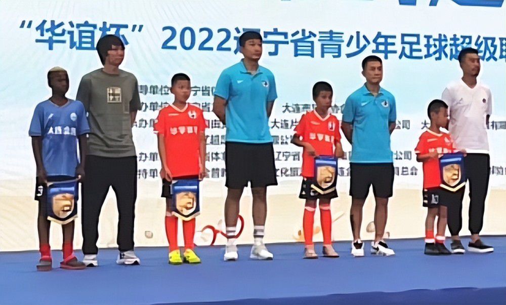此外，有谣传称杰弗里;迪恩;摩根将在《闪电侠》中扮演新的蝙蝠侠，也就是托马斯;韦恩